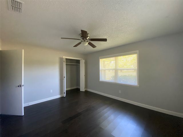 1410 E Royall Boulevard, Malakoff, TX 75148