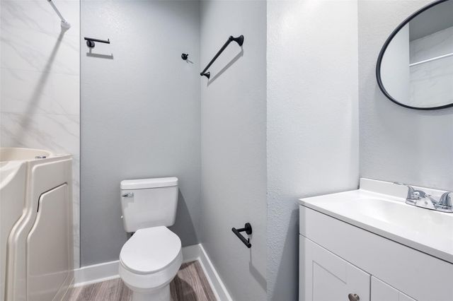 1410 E Royall Boulevard, Malakoff, TX 75148