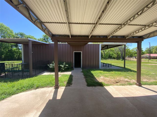 1410 E Royall Boulevard, Malakoff, TX 75148