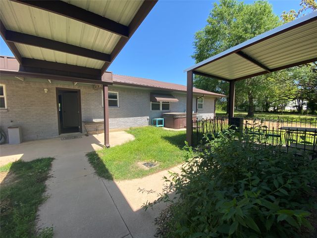 1410 E Royall Boulevard, Malakoff, TX 75148