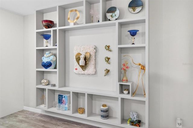 1065 EDEN ISLE BOULEVARD NE 1, St Petersburg, FL 33704