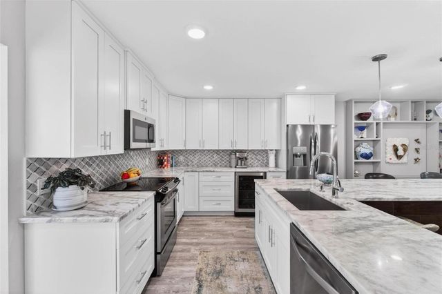 1065 EDEN ISLE BOULEVARD NE 1, St Petersburg, FL 33704