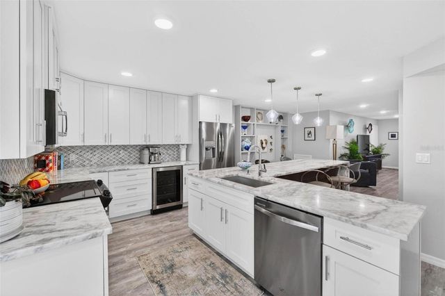 1065 EDEN ISLE BOULEVARD NE 1, St Petersburg, FL 33704