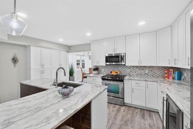 1065 EDEN ISLE BOULEVARD NE 1, St Petersburg, FL 33704