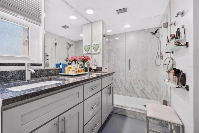 1065 EDEN ISLE BOULEVARD NE 1, St Petersburg, FL 33704