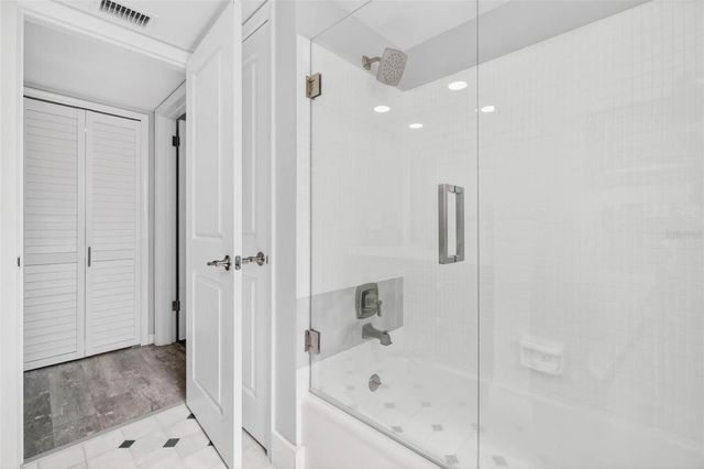 1065 EDEN ISLE BOULEVARD NE 1, St Petersburg, FL 33704