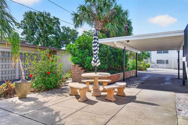 1065 EDEN ISLE BOULEVARD NE 1, St Petersburg, FL 33704