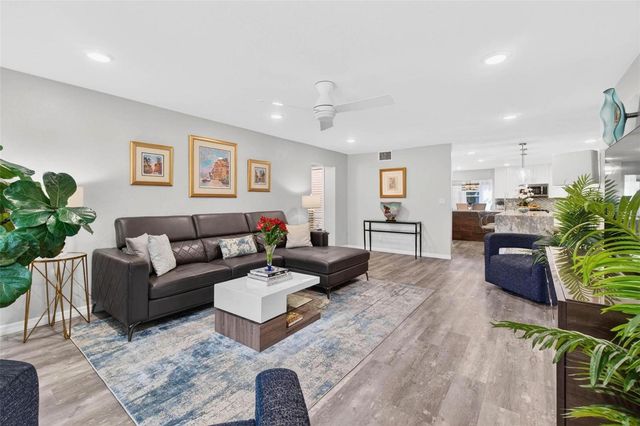 1065 EDEN ISLE BOULEVARD NE 1, St Petersburg, FL 33704