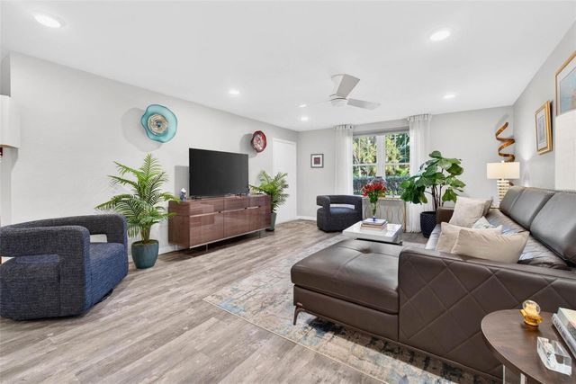 1065 EDEN ISLE BOULEVARD NE 1, St Petersburg, FL 33704