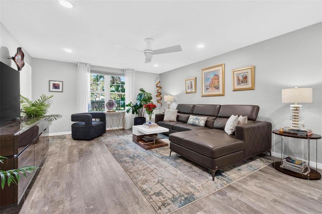 1065 EDEN ISLE BOULEVARD NE 1, St Petersburg, FL 33704