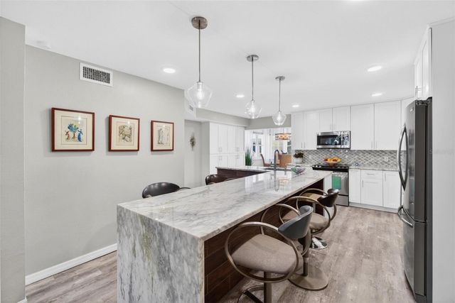 1065 EDEN ISLE BOULEVARD NE 1, St Petersburg, FL 33704