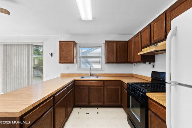 22 Encinitas Drive, Toms River, NJ 08757