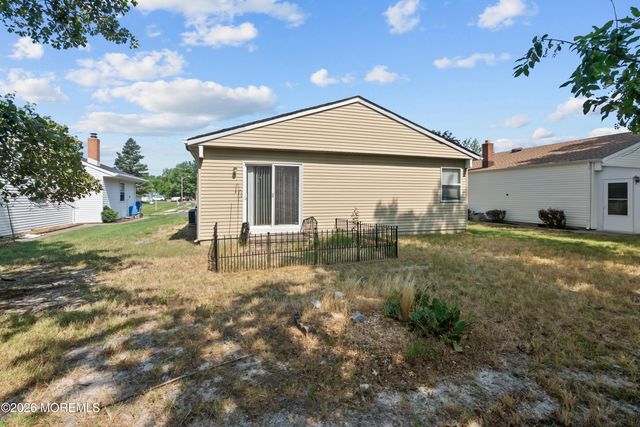 22 Encinitas Drive, Toms River, NJ 08757