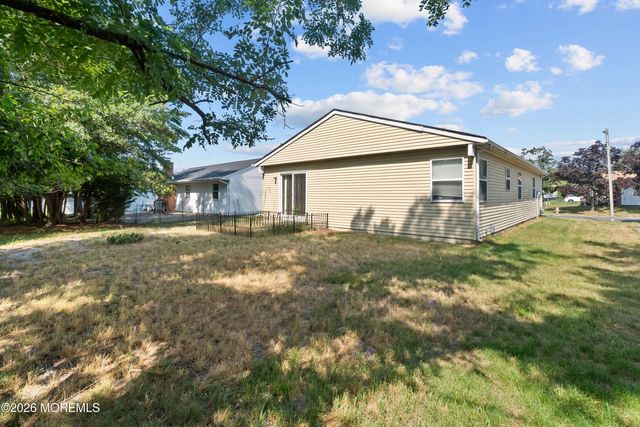 22 Encinitas Drive, Toms River, NJ 08757