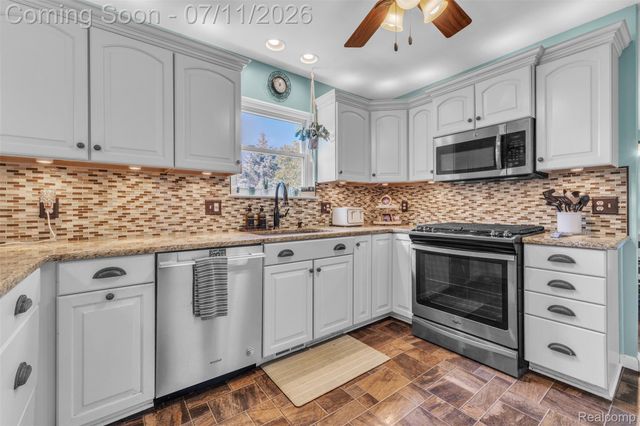 3955 Forest Edge Drive, Commerce Charter Township, MI 48382