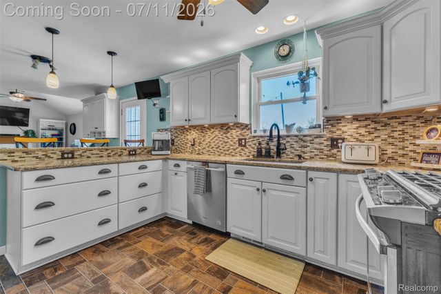 3955 Forest Edge Drive, Commerce Charter Township, MI 48382