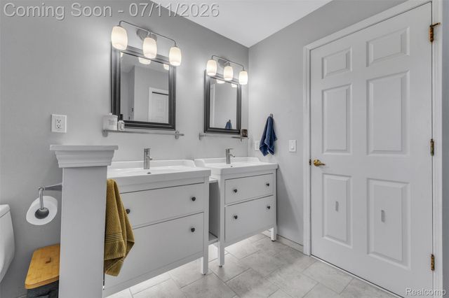 3955 Forest Edge Drive, Commerce Charter Township, MI 48382