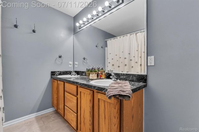 3955 Forest Edge Drive, Commerce Charter Township, MI 48382
