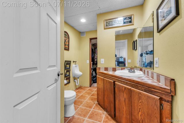 3955 Forest Edge Drive, Commerce Charter Township, MI 48382
