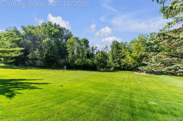3955 Forest Edge Drive, Commerce Charter Township, MI 48382
