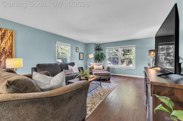 3955 Forest Edge Drive, Commerce Charter Township, MI 48382