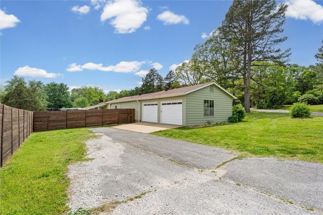 4040 Howard Porter Road, Fayetteville, AR 72703