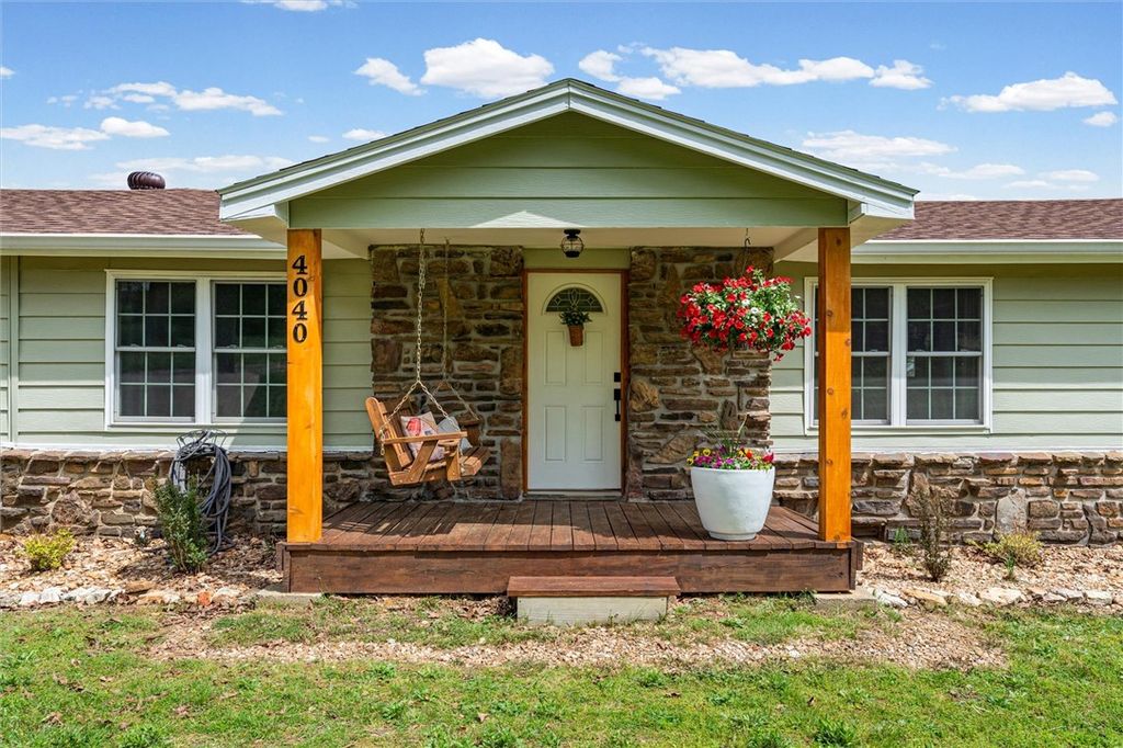 4040 Howard Porter Road, Fayetteville, AR 72703