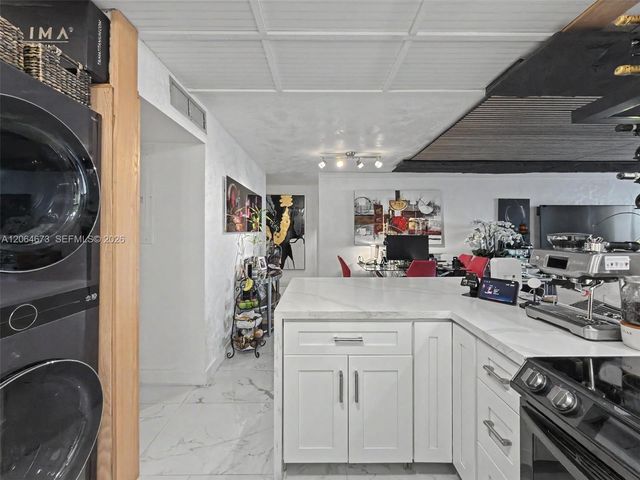 1820 S Treasure Drive 203D, North Bay Village, FL 33141