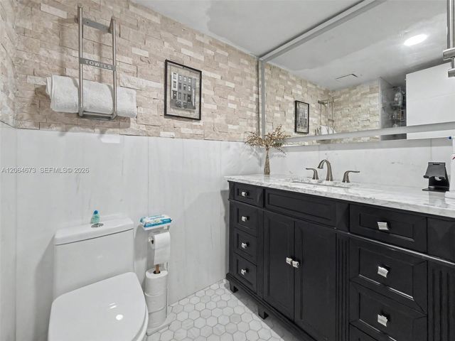 1820 S Treasure Drive 203D, North Bay Village, FL 33141