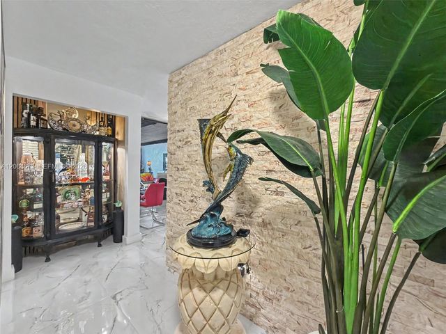 1820 S Treasure Drive 203D, North Bay Village, FL 33141