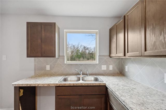 515 16th Street, Hempstead, TX 77445