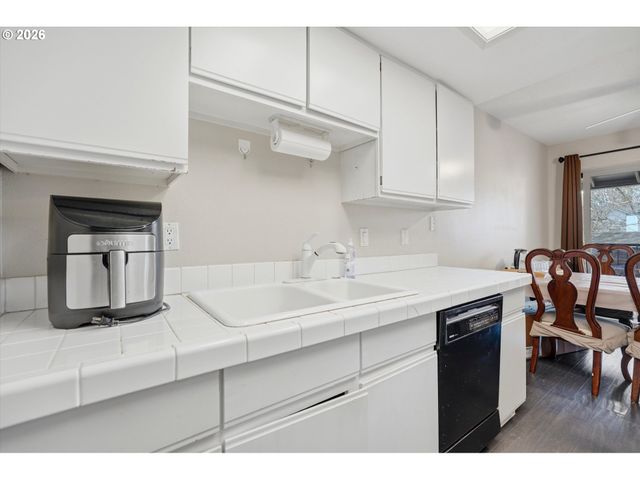 86 KINGSGATE Rd H203, Lake Oswego, OR 97035