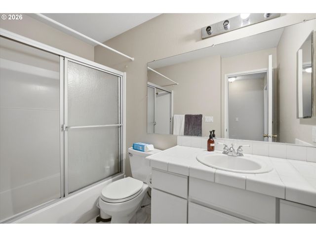 86 KINGSGATE Rd H203, Lake Oswego, OR 97035