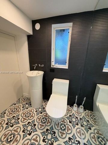 5824 Alton Rd, Miami Beach, FL 33140