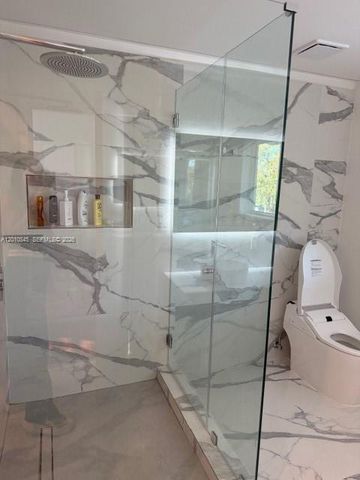 5824 Alton Rd, Miami Beach, FL 33140