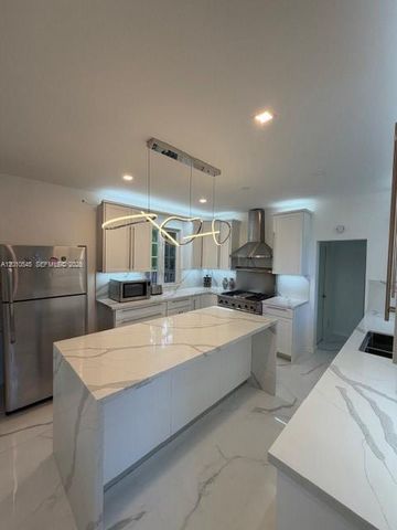 5824 Alton Rd, Miami Beach, FL 33140