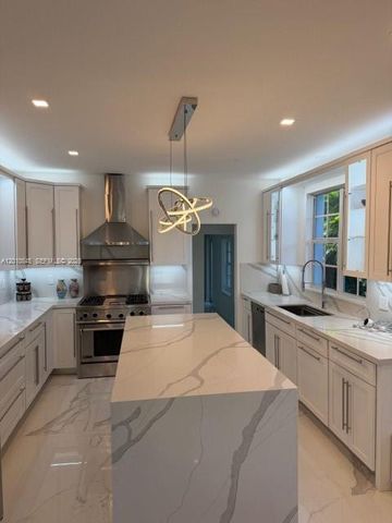 5824 Alton Rd, Miami Beach, FL 33140