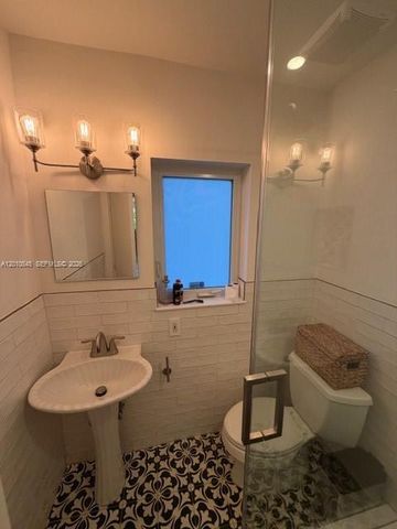 5824 Alton Rd, Miami Beach, FL 33140