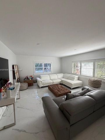 5824 Alton Rd, Miami Beach, FL 33140
