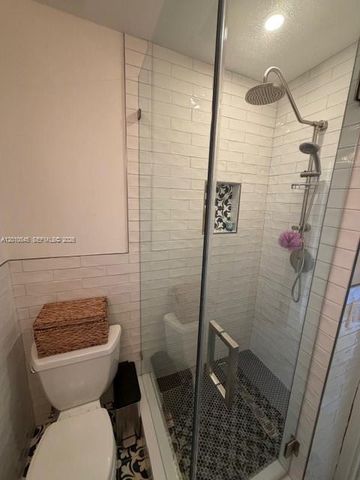 5824 Alton Rd, Miami Beach, FL 33140