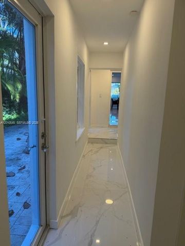 5824 Alton Rd, Miami Beach, FL 33140