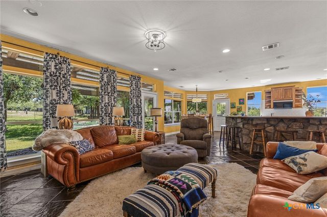 23802 Oscar Road, Spicewood, TX 78669