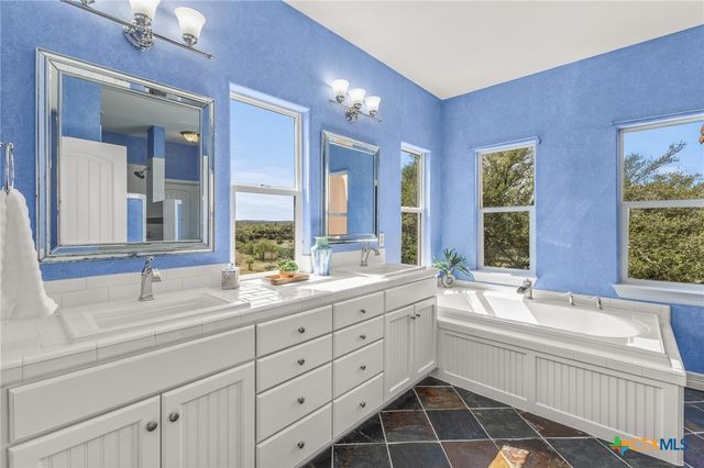 23802 Oscar Road, Spicewood, TX 78669