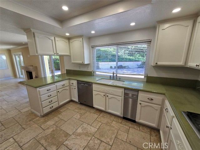 7169 Castle Peak, West Hills (los Angeles), CA 91307