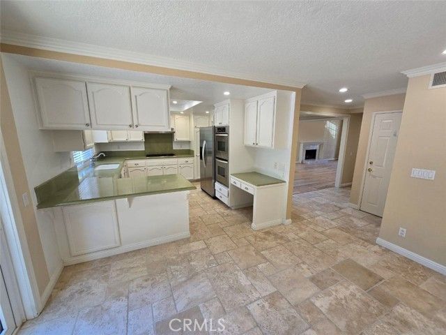 7169 Castle Peak, West Hills (los Angeles), CA 91307