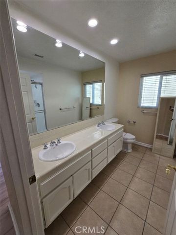 7169 Castle Peak, West Hills (los Angeles), CA 91307