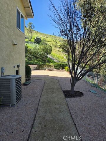 7169 Castle Peak, West Hills (los Angeles), CA 91307