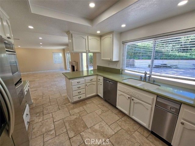 7169 Castle Peak, West Hills (los Angeles), CA 91307