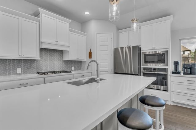 220 Nirnroot Court, Montgomery, TX 77316