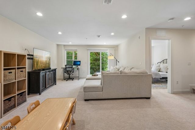 63 Sequoia Dr, Cedar Grove Twp., NJ 07009
